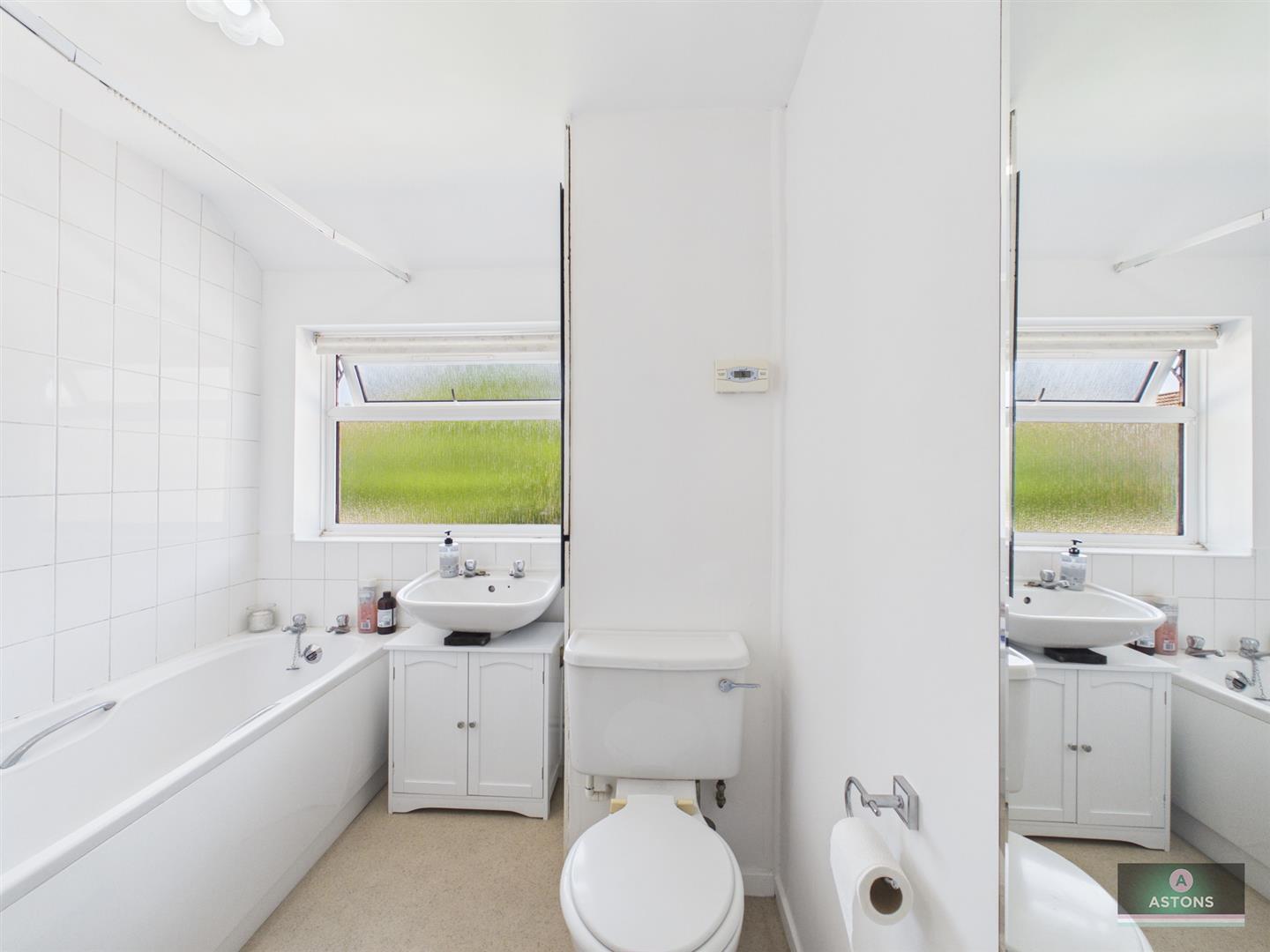 Chaucer Road, Pound Hill Image 14