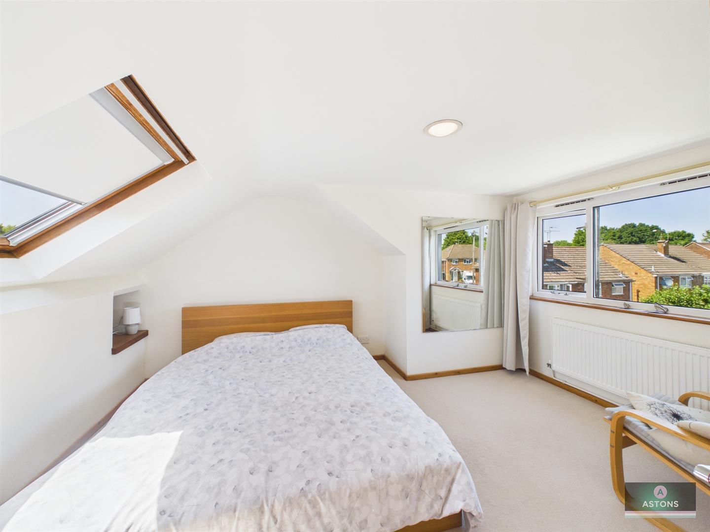 Chaucer Road, Pound Hill Image 15