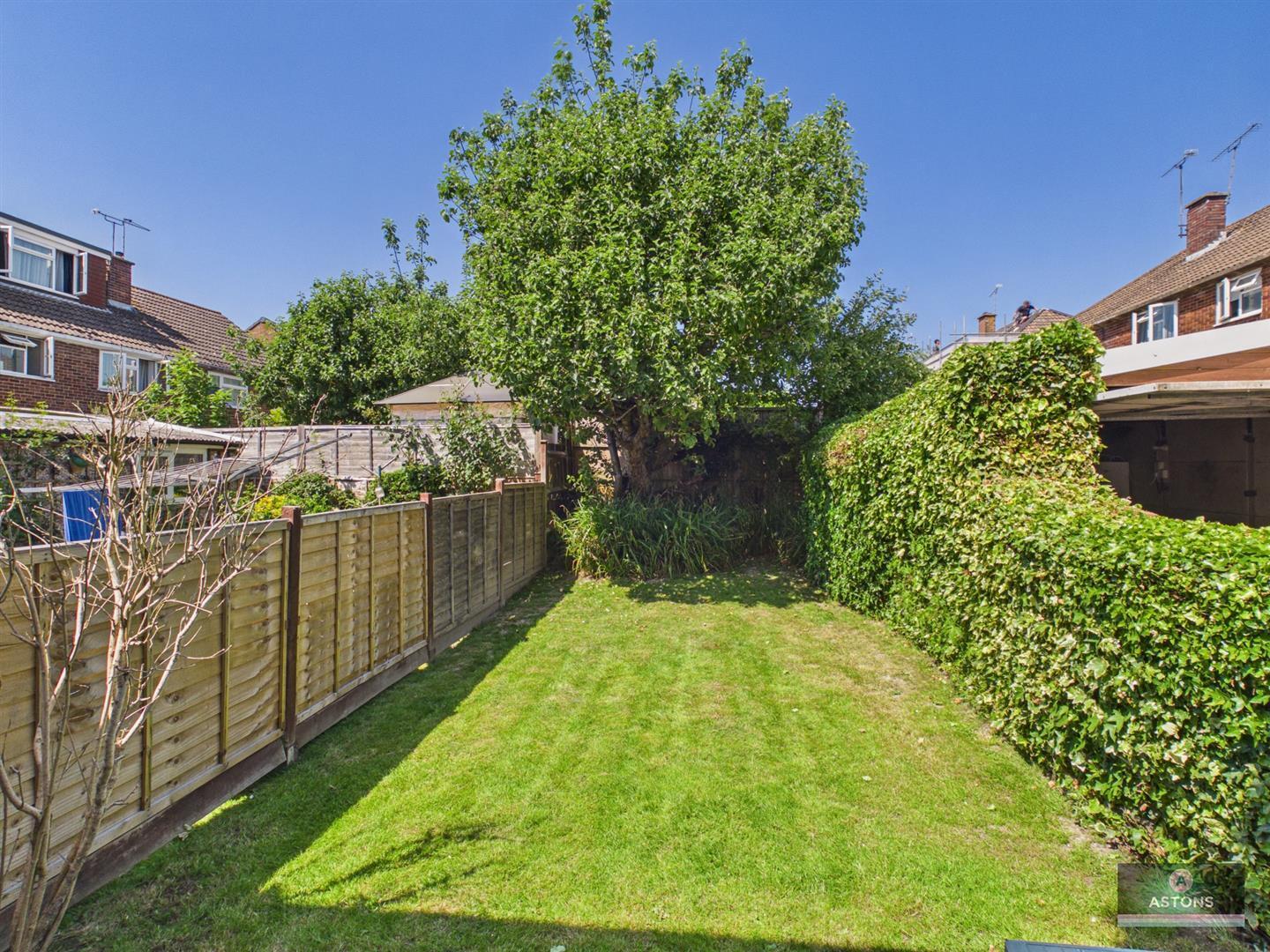 Chaucer Road, Pound Hill Image 17