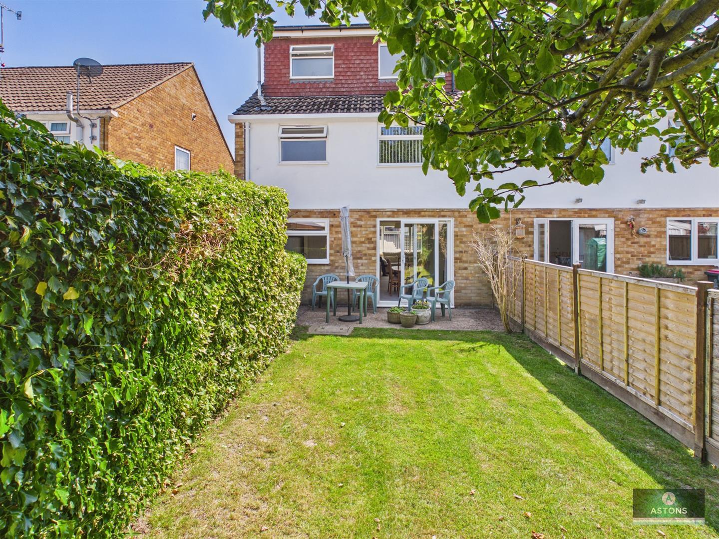 Chaucer Road, Pound Hill Image 18