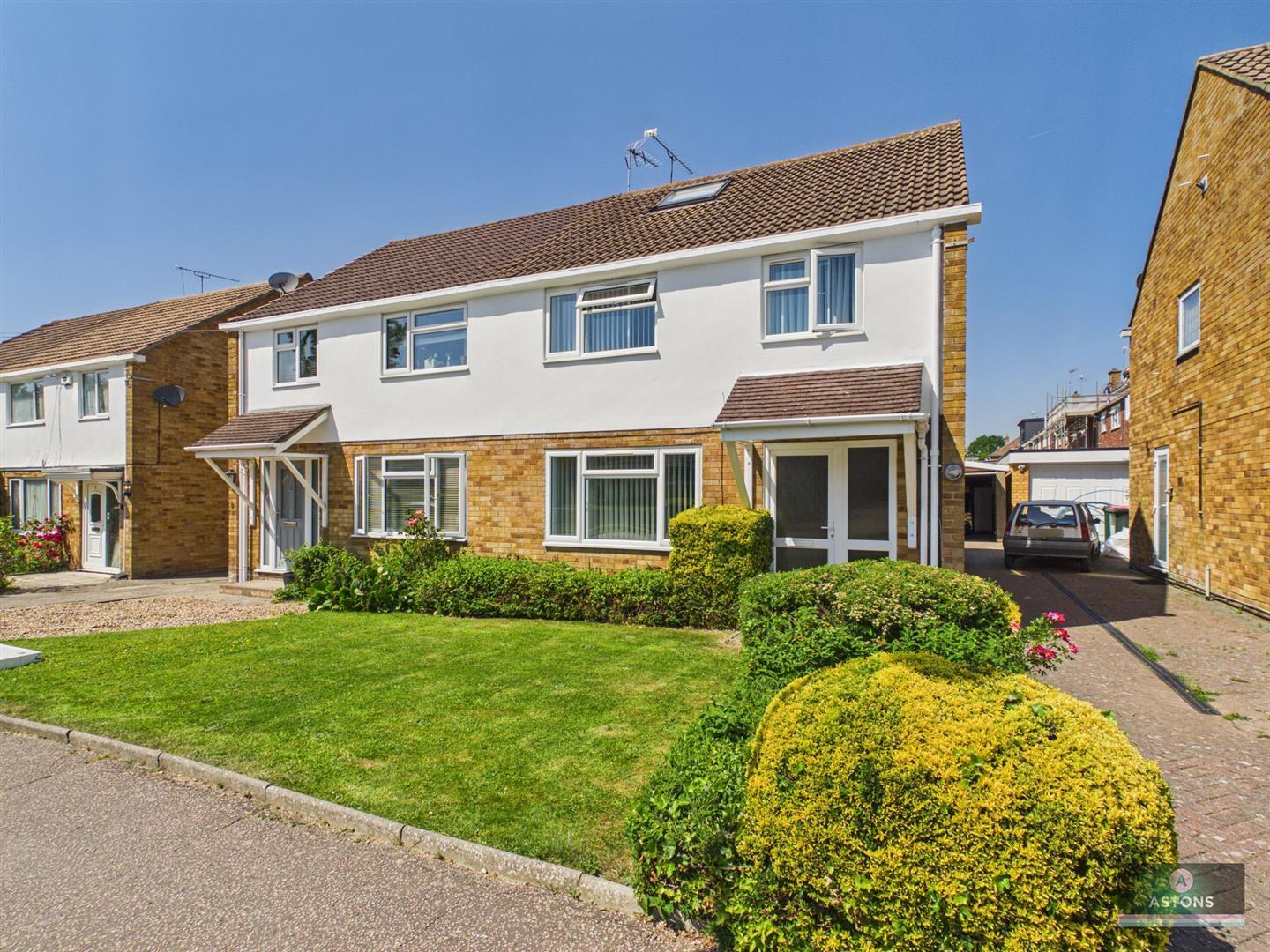 Chaucer Road, Pound Hill Image 19