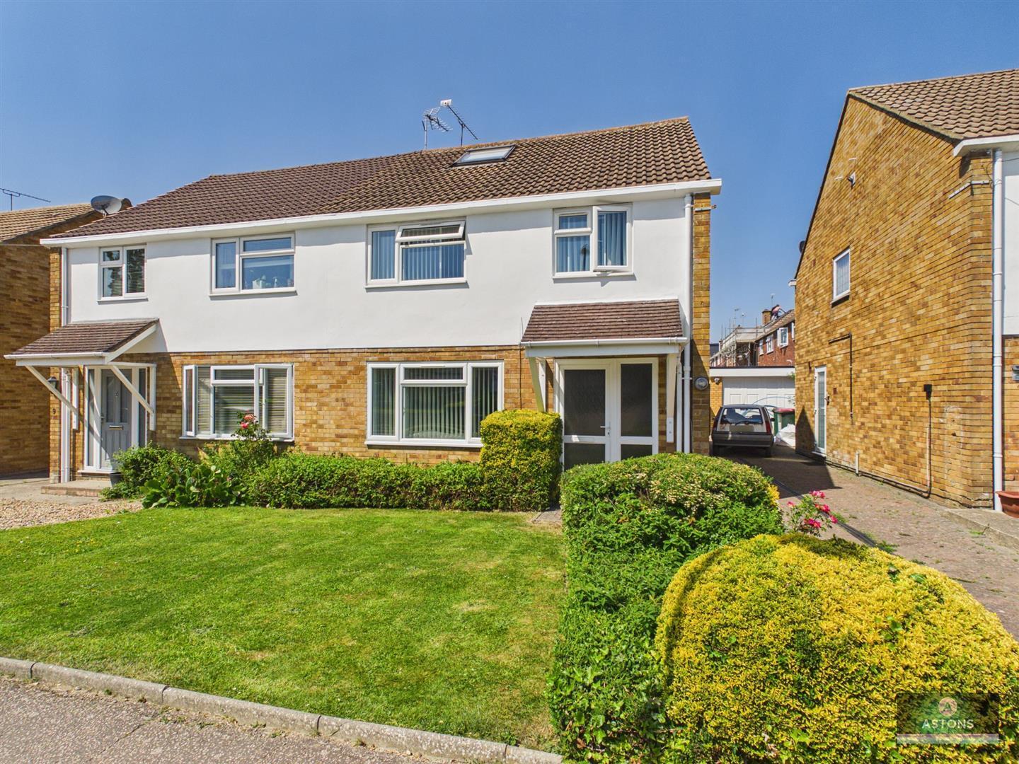 Chaucer Road, Pound Hill Image 20