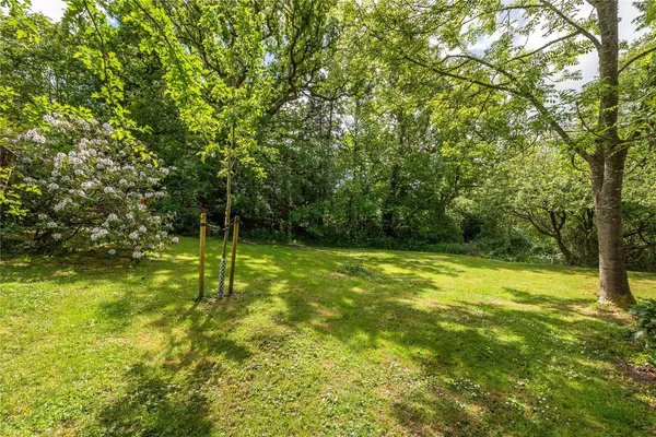 The Green, Ockley, RH5 photo 3