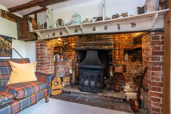 The Green, Ockley, RH5 photo 4
