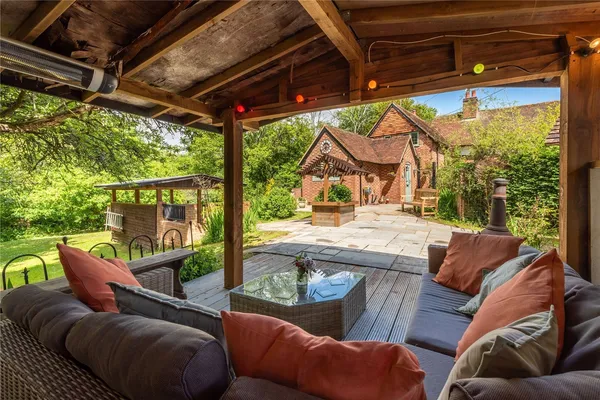 The Green, Ockley, RH5 photo 11