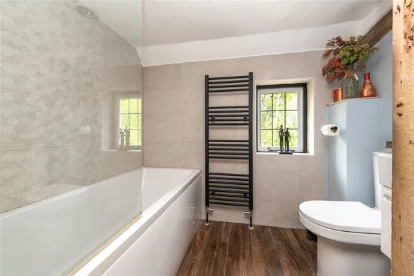 The Green, Ockley, RH5 photo 18