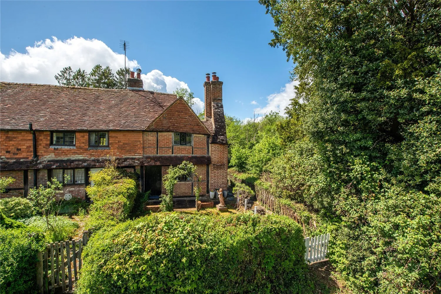 The Green, Ockley, RH5 photo 19