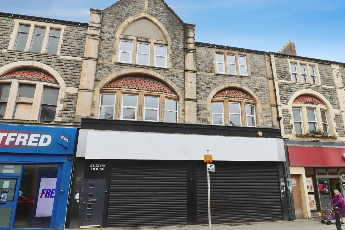 Holton Road, Barry