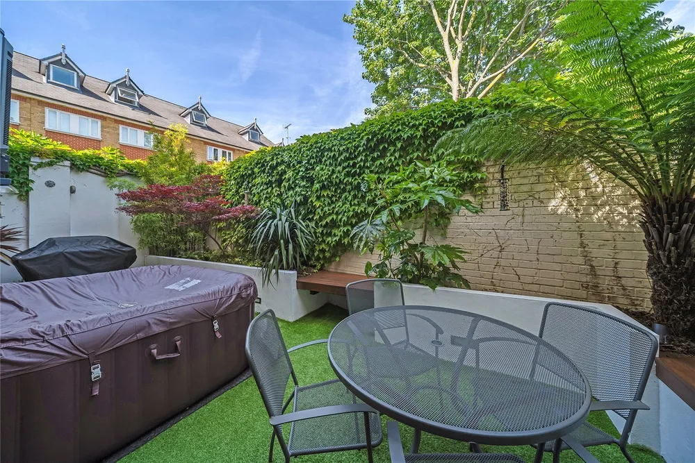 Buxton Mews, London, SW4