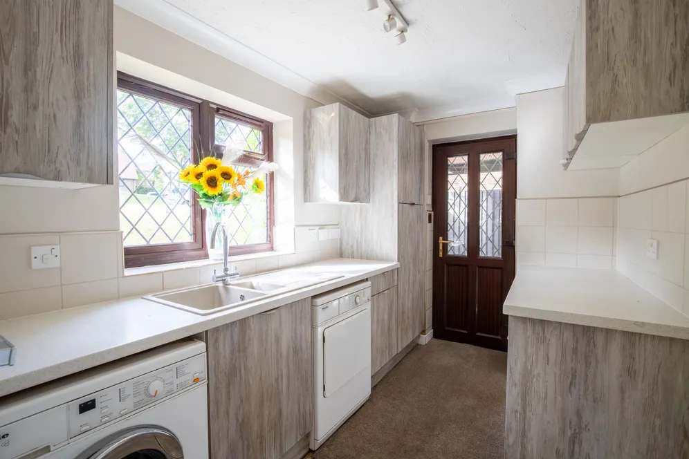 Broad Ha'penny, Farnham, GU10 photo 9