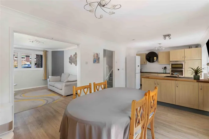 Property carousel image 3