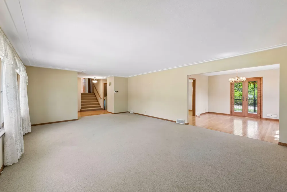 6717 Southdale Rd, Edina, MN 55435