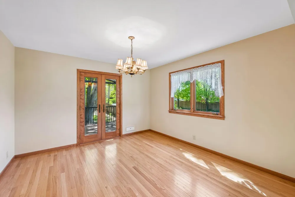 6717 Southdale Rd, Edina, MN 55435