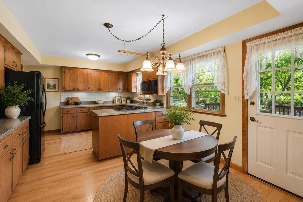 6717 Southdale Rd, Edina, MN 55435