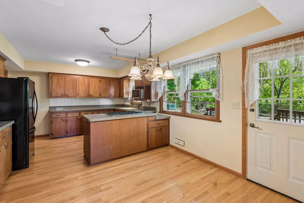 6717 Southdale Rd, Edina, MN 55435