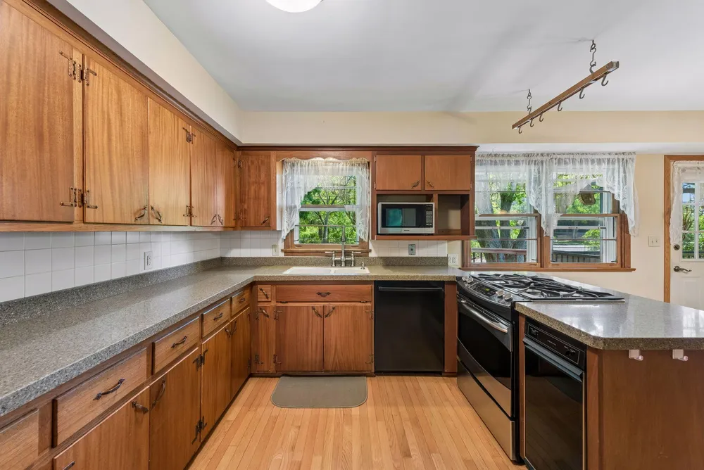 6717 Southdale Rd, Edina, MN 55435