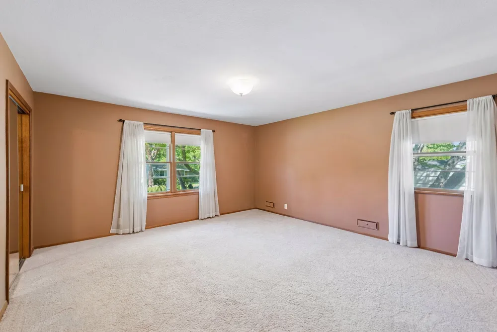 6717 Southdale Rd, Edina, MN 55435