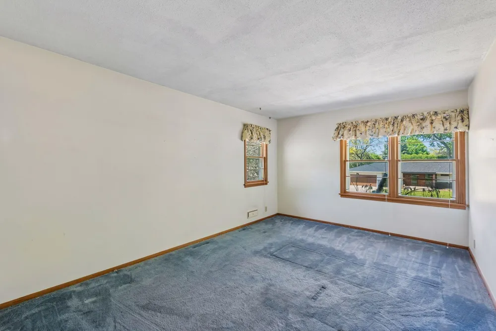 6717 Southdale Rd, Edina, MN 55435