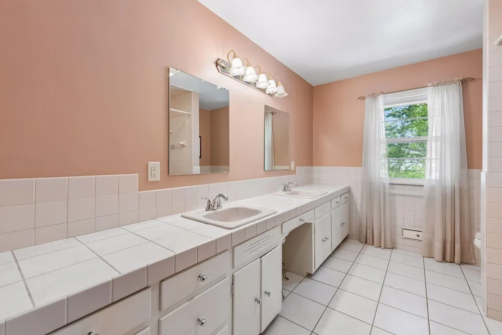 6717 Southdale Rd, Edina, MN 55435