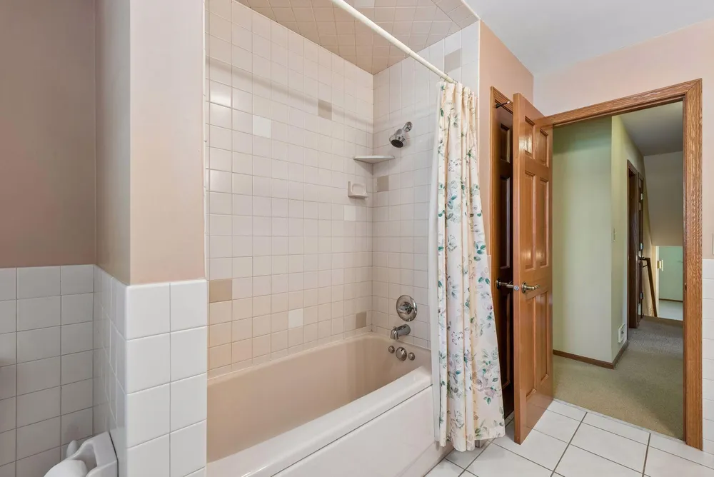 6717 Southdale Rd, Edina, MN 55435