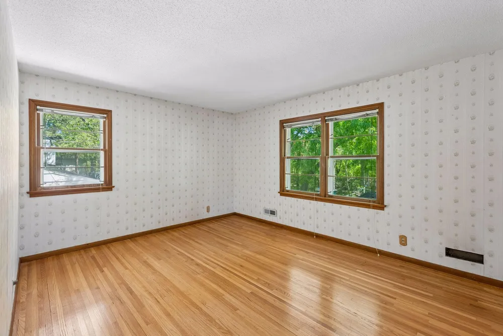 6717 Southdale Rd, Edina, MN 55435