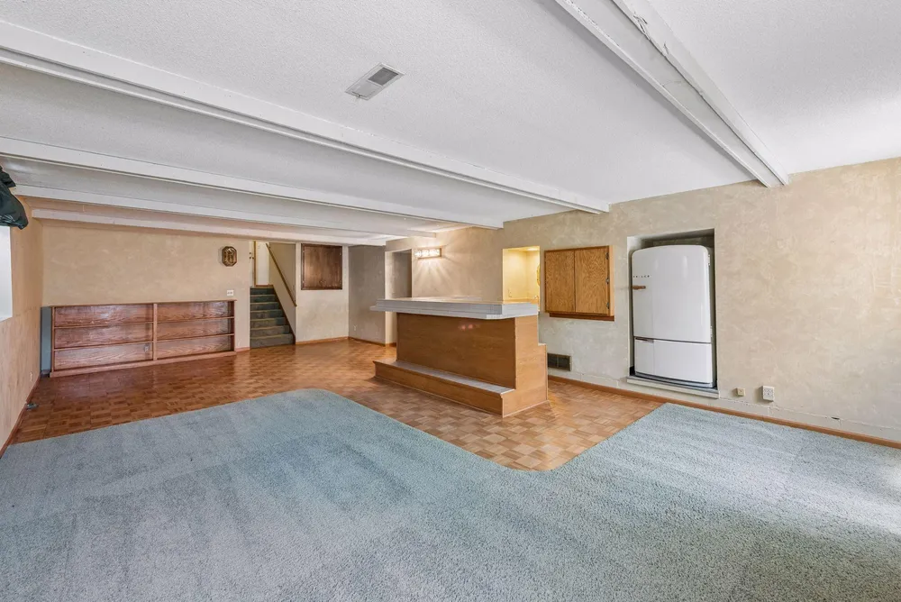 6717 Southdale Rd, Edina, MN 55435