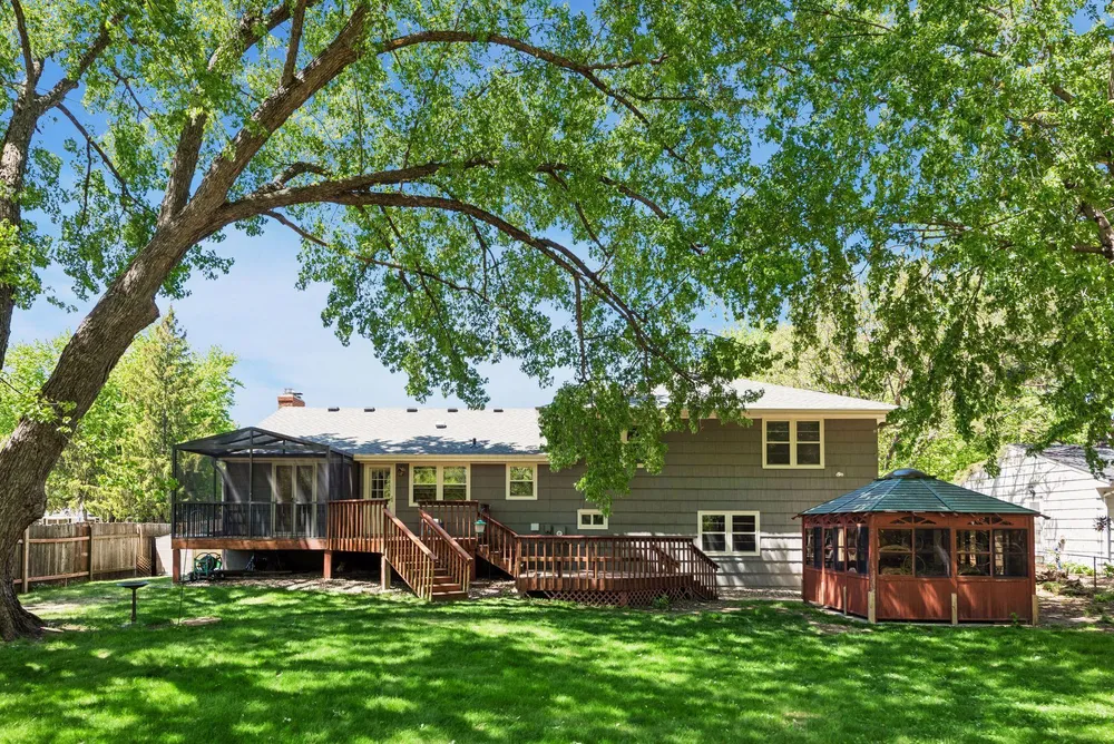 6717 Southdale Rd, Edina, MN 55435