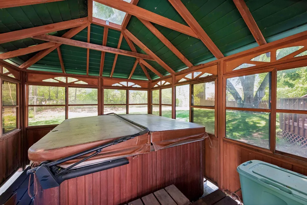6717 Southdale Rd, Edina, MN 55435
