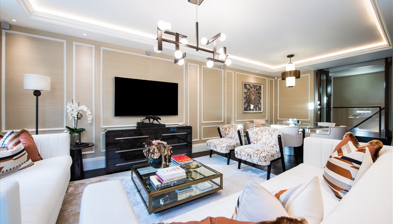 Ground Floor Three Bedroom Apartment To Let - Kensington, W8 Image 2