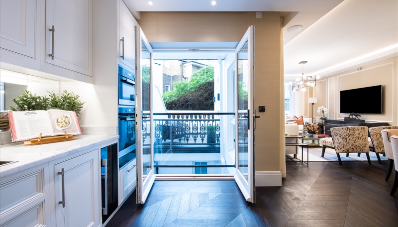 Ground Floor Three Bedroom Apartment To Let - Kensington, W8 Image 6