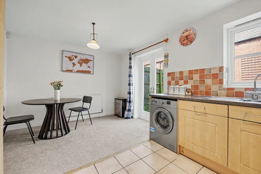 Property carousel item 4