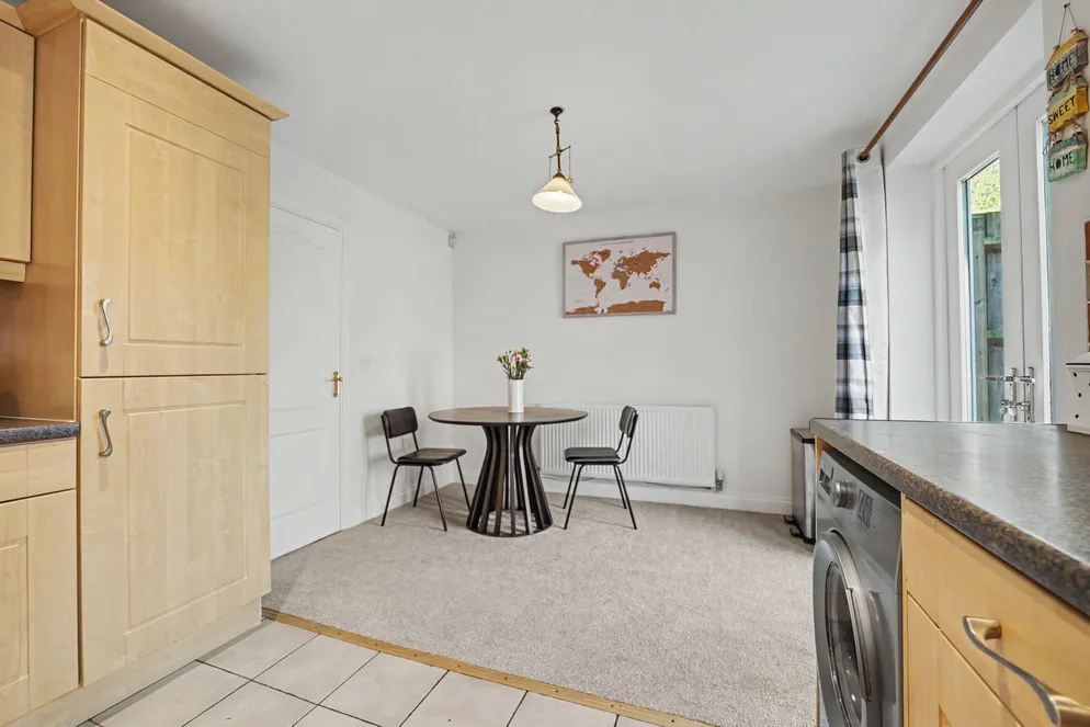 Property carousel item 9