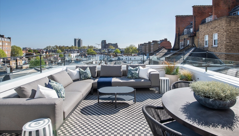 Third Floor Two Bedroom Apartment To Let, Kensington, W8 Image 3