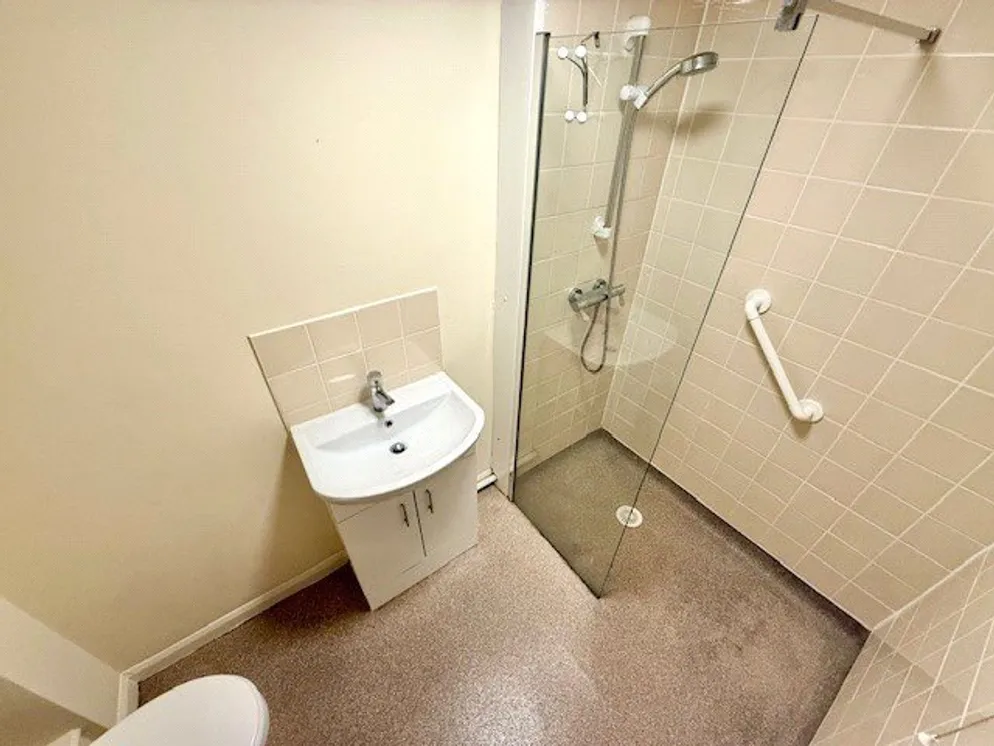 Property carousel item 4
