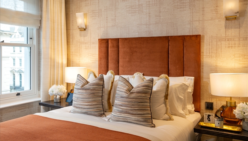Third Floor Two Bedroom Apartment To Let, Kensington, W8 Image 11
