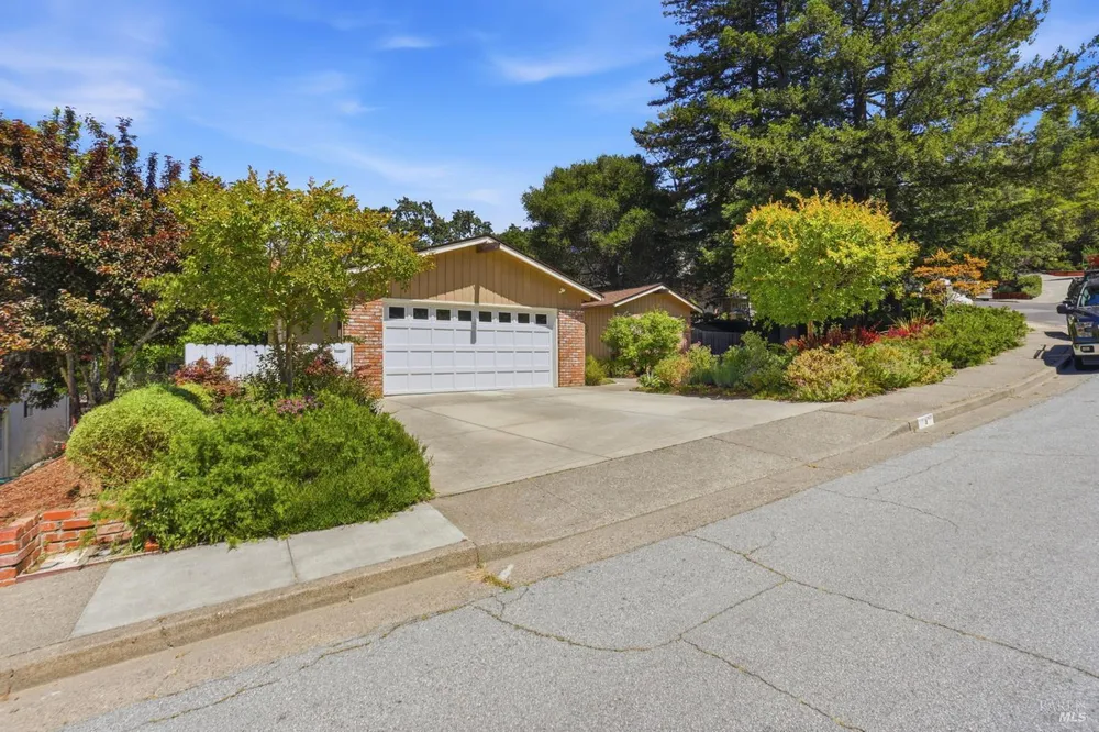 3 Tilden Dr, Novato, CA 94947