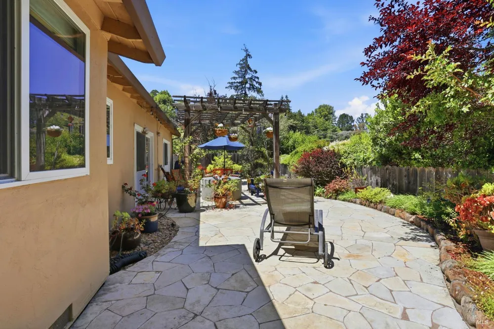 3 Tilden Dr, Novato, CA 94947