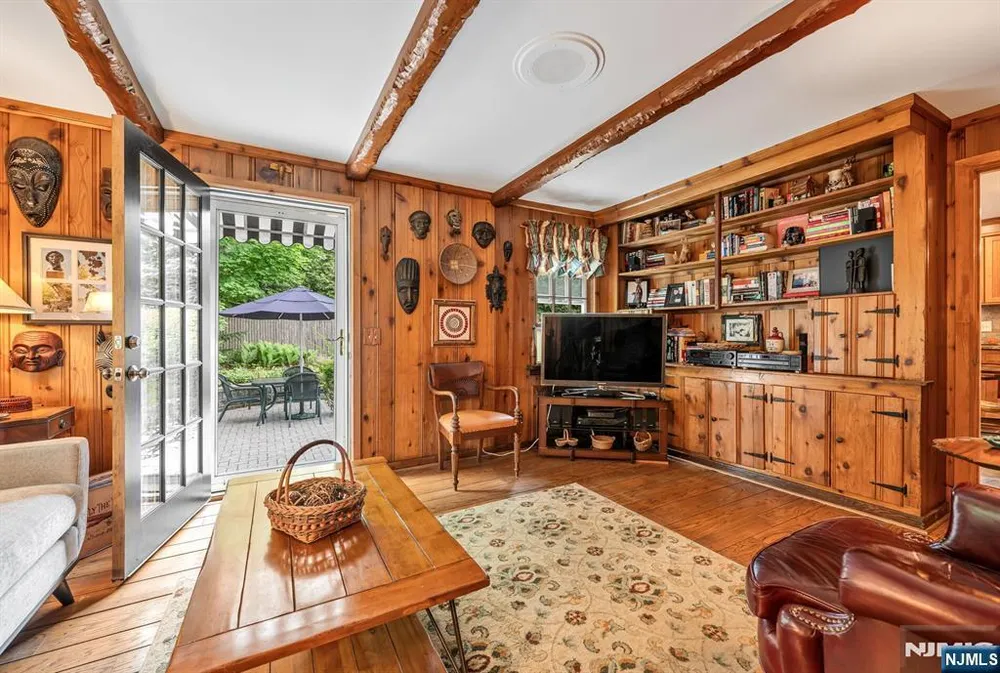 37 Van Dyke Dr, Ho Ho Kus, NJ 07423