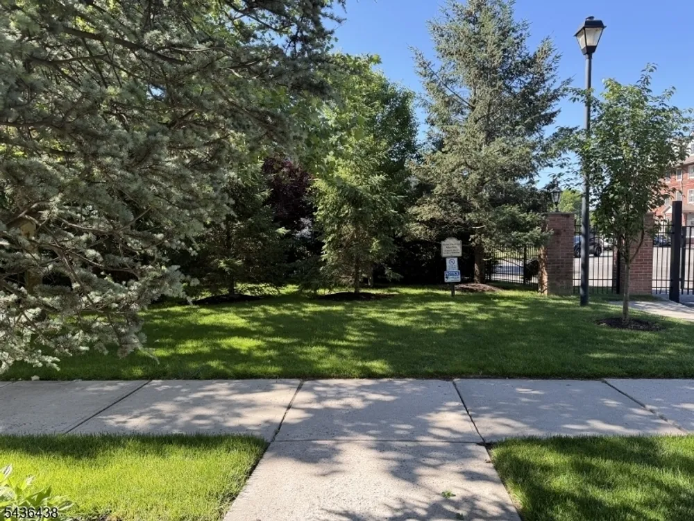 815 Deluca Rd, Belleville, NJ 07109