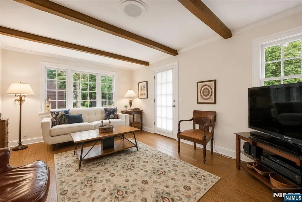 37 Van Dyke Dr, Ho Ho Kus, NJ 07423