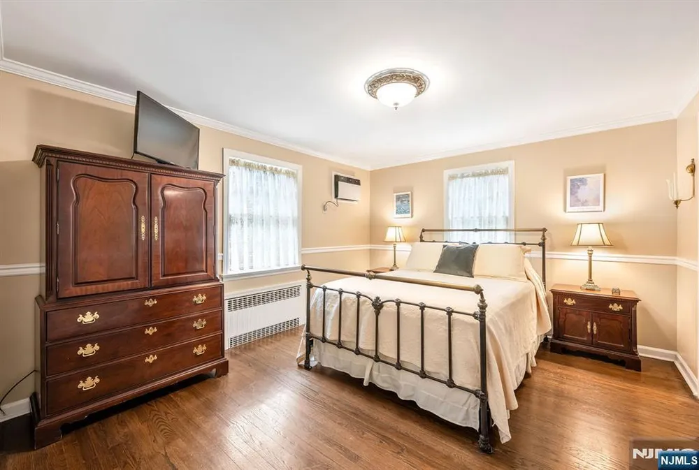 37 Van Dyke Dr, Ho Ho Kus, NJ 07423