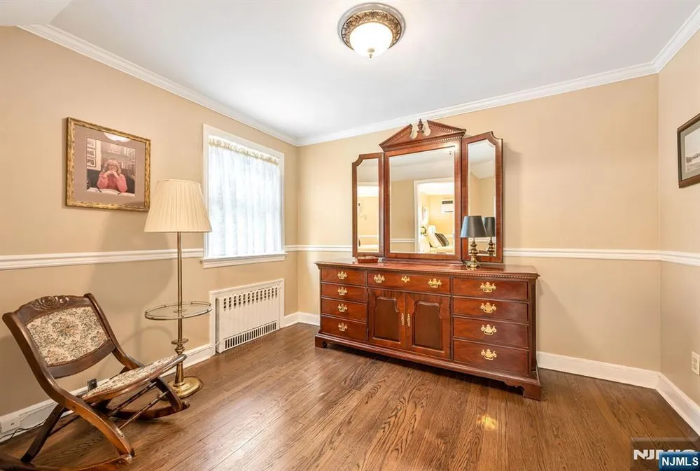 37 Van Dyke Dr, Ho Ho Kus, NJ 07423