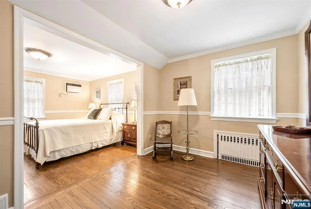 37 Van Dyke Dr, Ho Ho Kus, NJ 07423