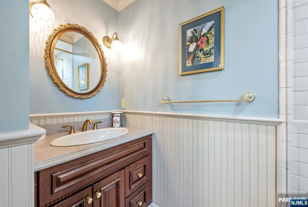 37 Van Dyke Dr, Ho Ho Kus, NJ 07423