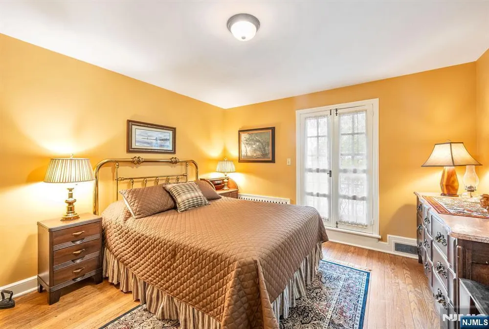 37 Van Dyke Dr, Ho Ho Kus, NJ 07423