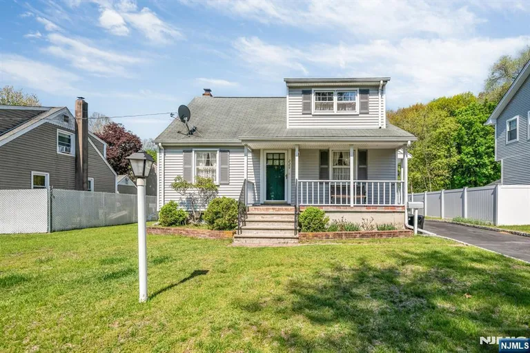 229 Cedar Ln, River Vale, NJ 07675