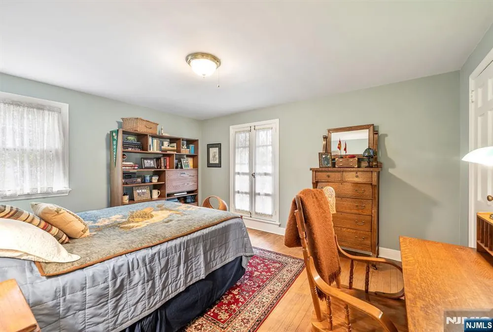 37 Van Dyke Dr, Ho Ho Kus, NJ 07423