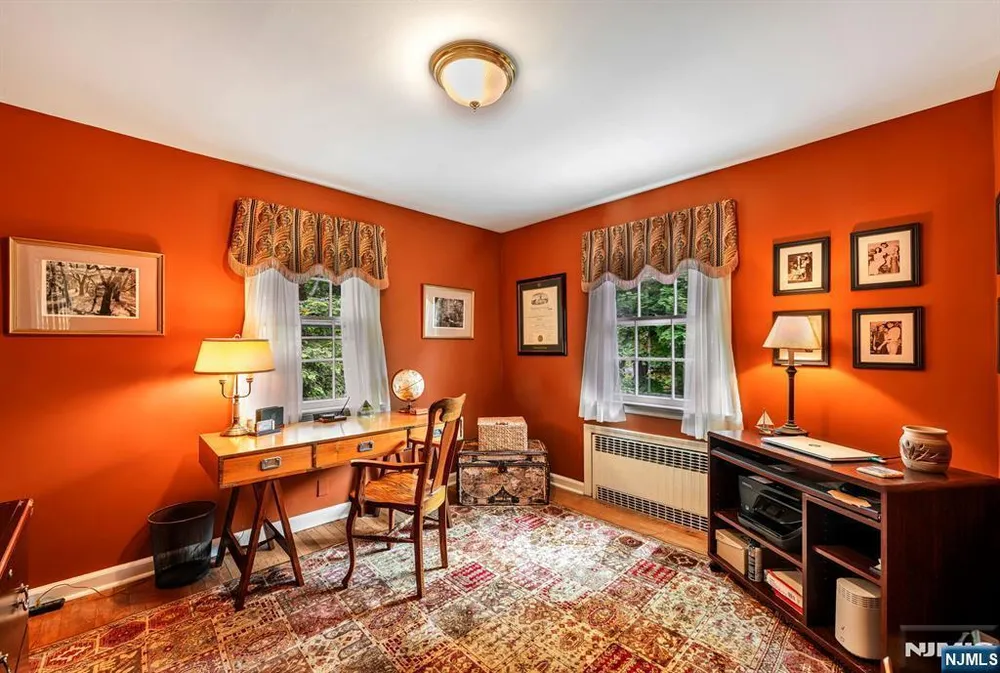 37 Van Dyke Dr, Ho Ho Kus, NJ 07423