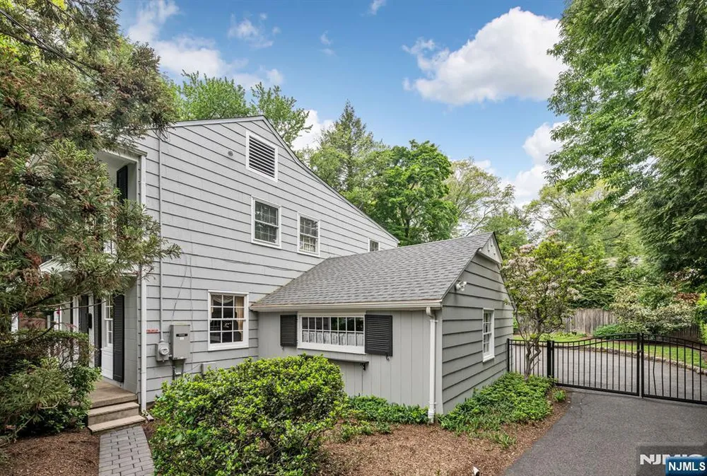 37 Van Dyke Dr, Ho Ho Kus, NJ 07423