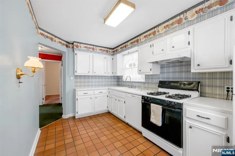 229 Cedar Ln, River Vale, NJ 07675